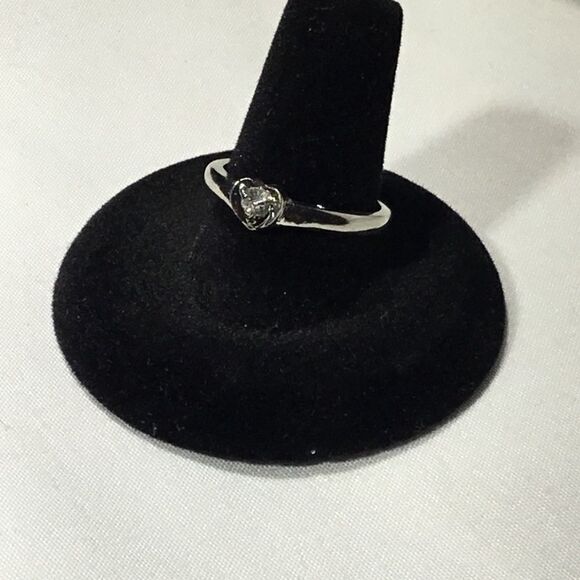 Simple Heart Setting Fashion Ring (G2) - Picture 7 of 10